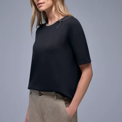 Camiseta con Detalle en Contraste