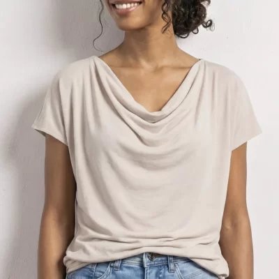 Camisa Escote Cascada Arena