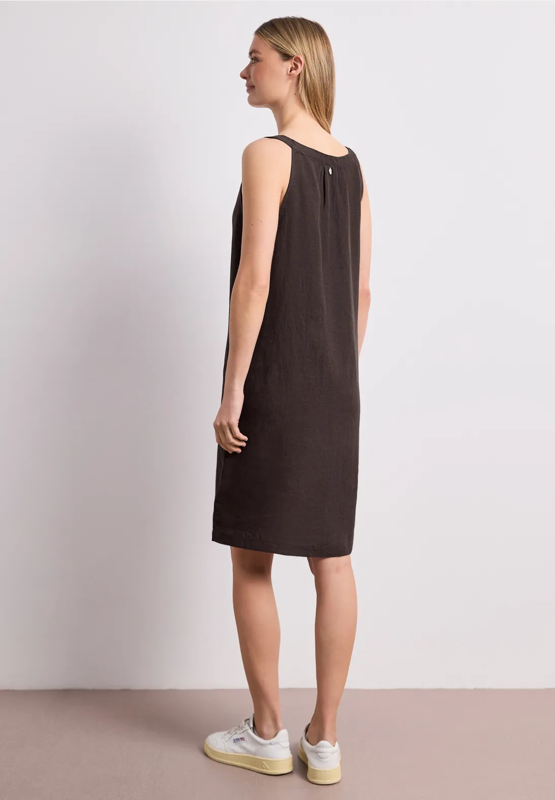 Vestido Marrón con Escote en V