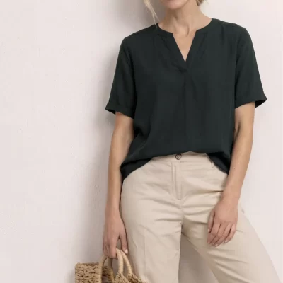 Blusa Verde Oscuro con Escote en V