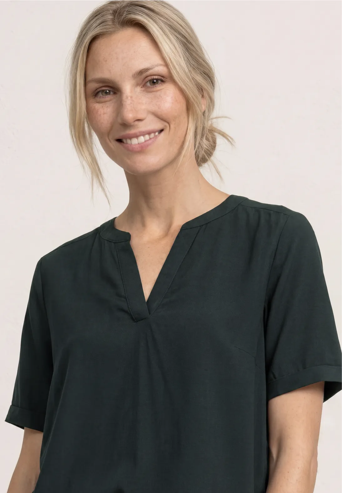 Blusa Verde Oscuro con Escote en V