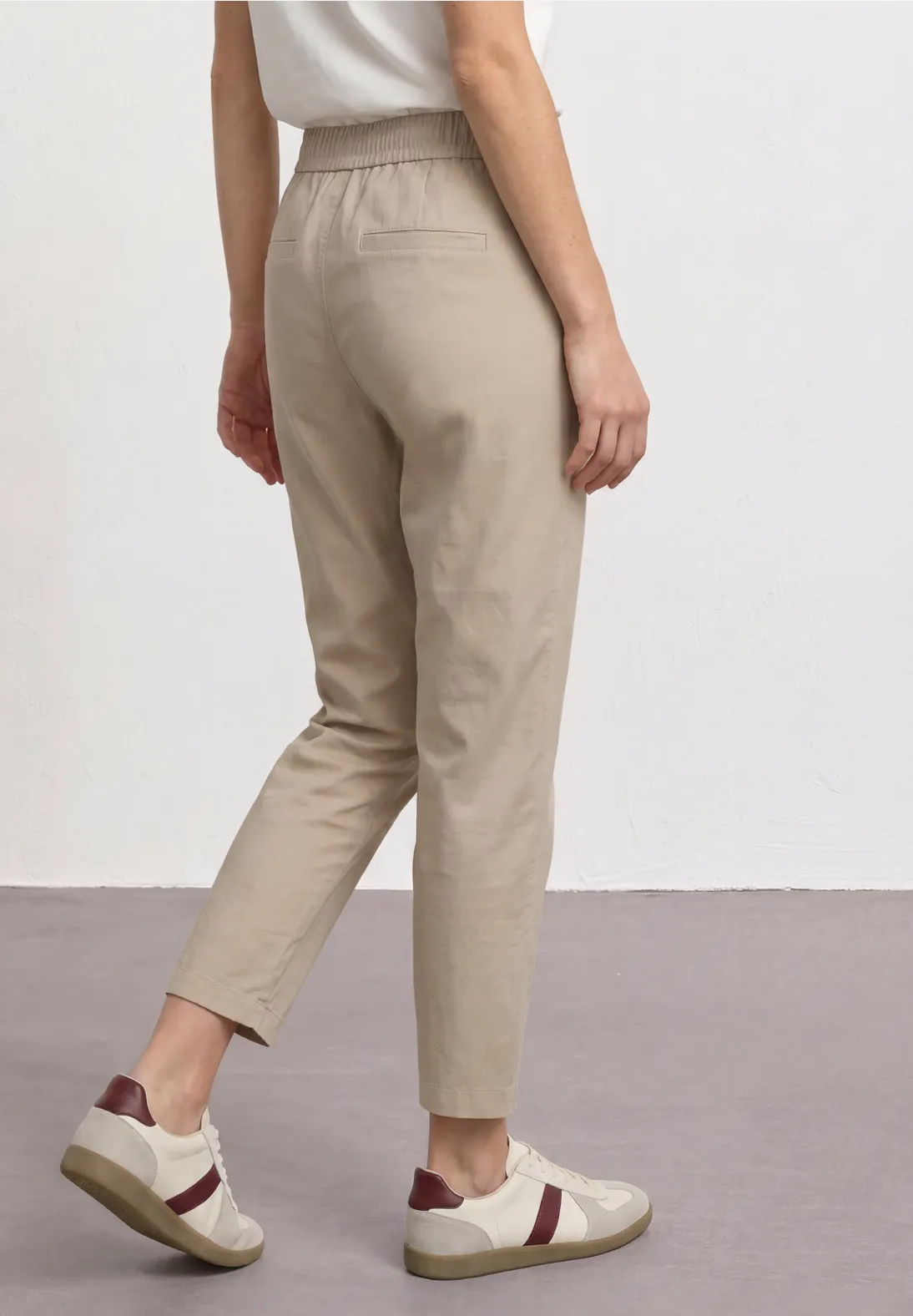 Pantalón Estrecho con Goma Beige
