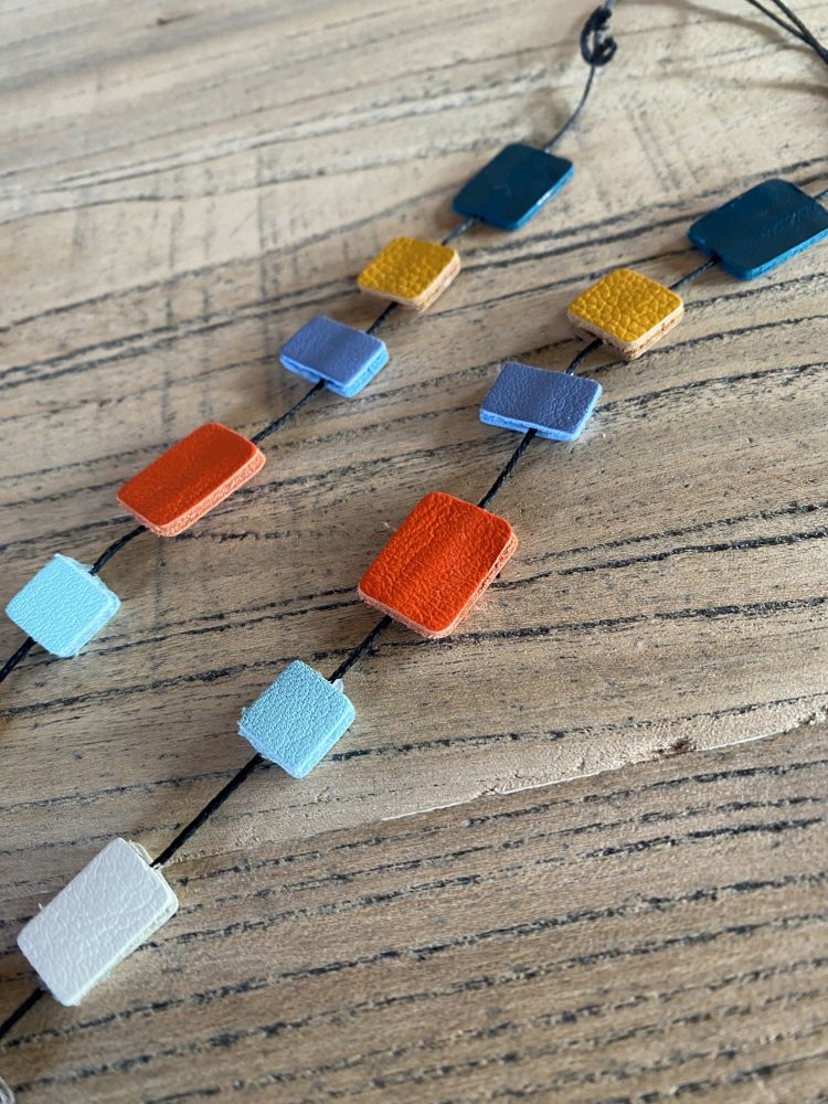 Collar Pantone