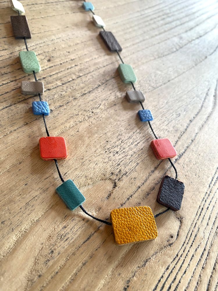 Collar Pantone