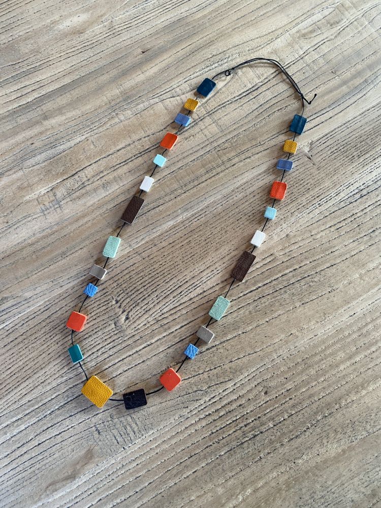 Collar Pantone