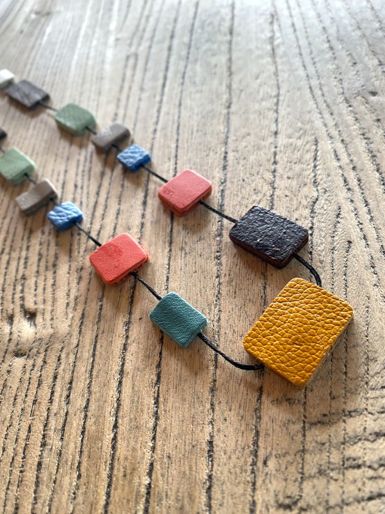 Collar Pantone