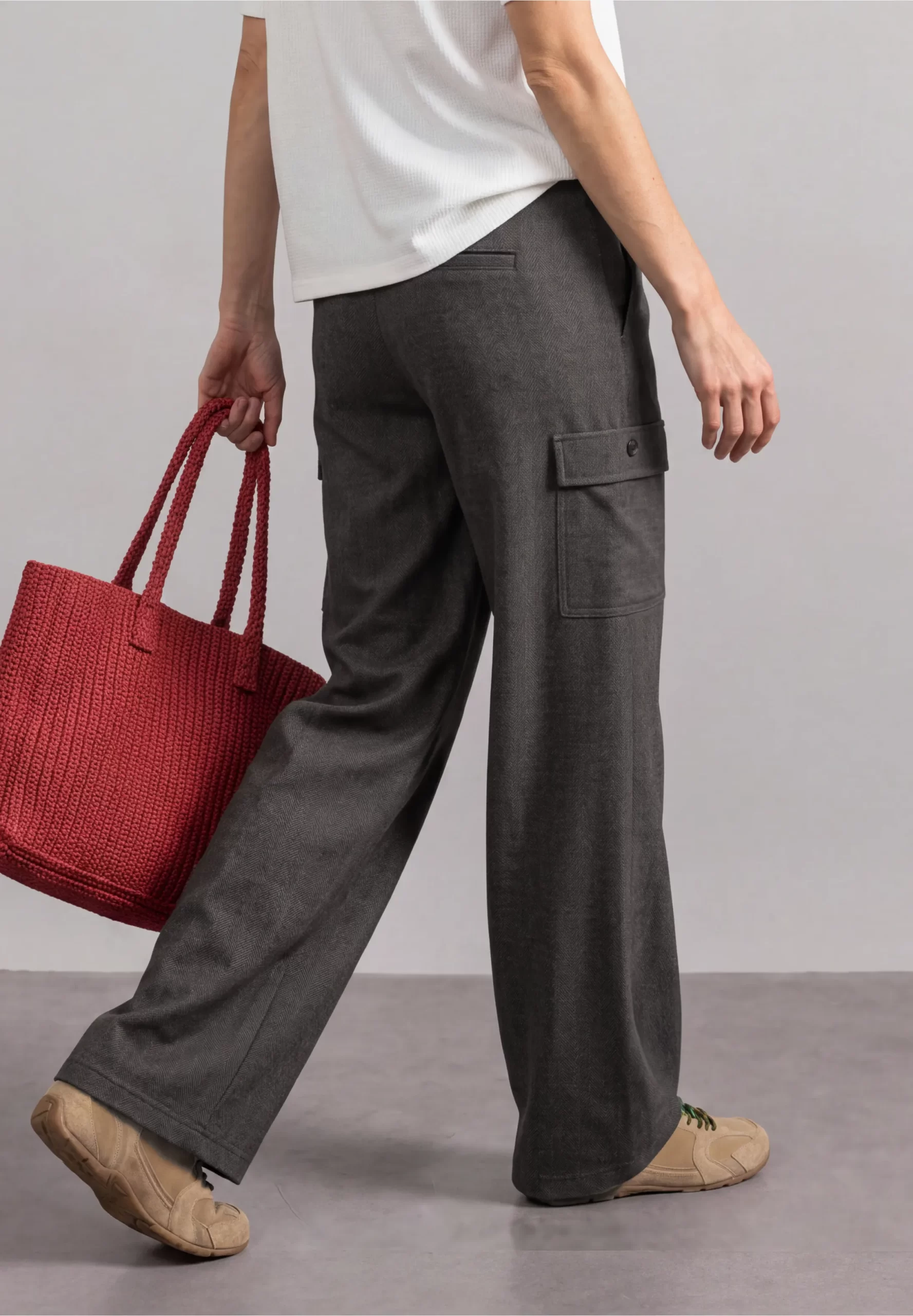 Pantalón con Bolsillo Cargo Café Negro